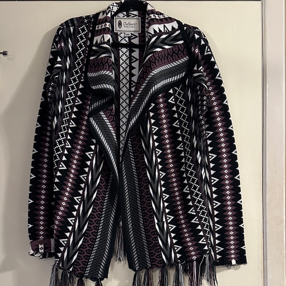 Chic Women's Cape with Geometric Design - Black, White, Purple